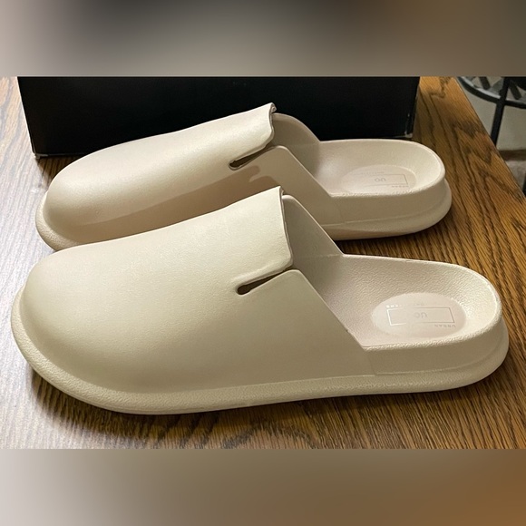 UO Cream Slip-On Mules - Picture 2 of 6